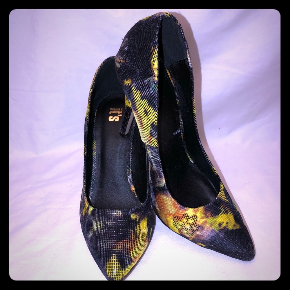 IT’S Brand high heels. Size 8
